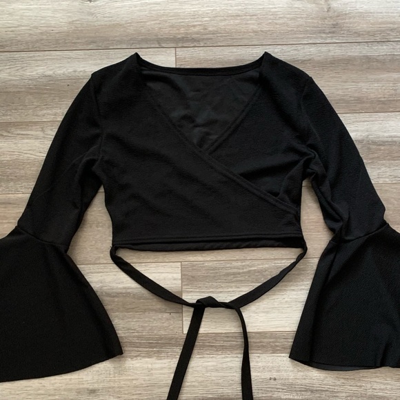 small. black long sleeve crop top. - Picture 3 of 3